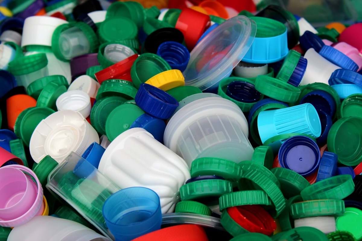 Assorted plastic lids